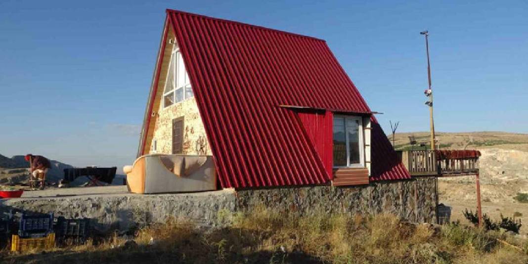 Depremden korktu 1600 rakıma yerleşti! Bu evi gören dönüp bir daha bakıyor: Adeta küçük bir müze… 2